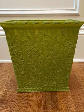 Vtg Mid Century MAX KLEIN Avocado Green Waste Basket Trash Can Lace Floral USA